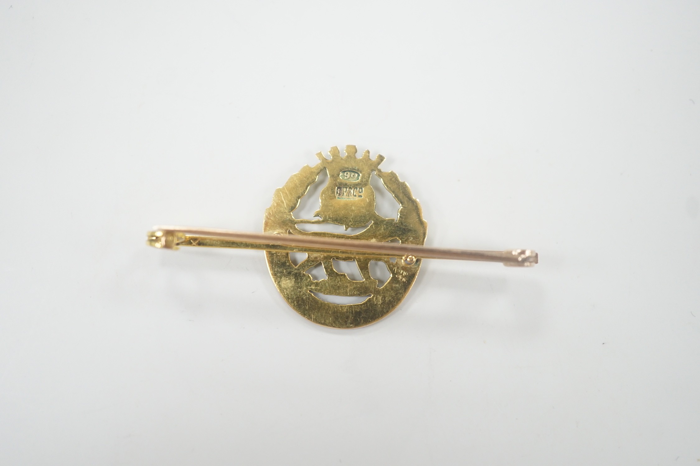 A 9ct and enamel, York and Lancaster Regimental sweethearts brooch, 46mm, gross weight 4.1 grams.